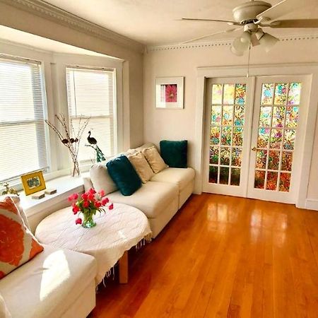 Near Train Station Gorgeous 3-Bedroom Apartment With Patios بوسطن المظهر الخارجي الصورة