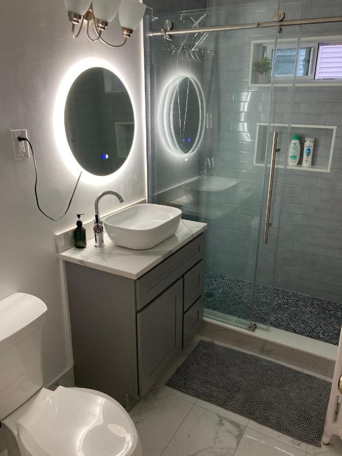 Near Train Station Gorgeous 3-Bedroom Apartment With Patios بوسطن المظهر الخارجي الصورة
