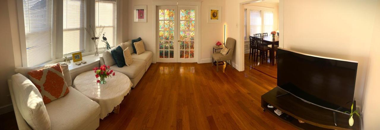 Near Train Station Gorgeous 3-Bedroom Apartment With Patios بوسطن المظهر الخارجي الصورة