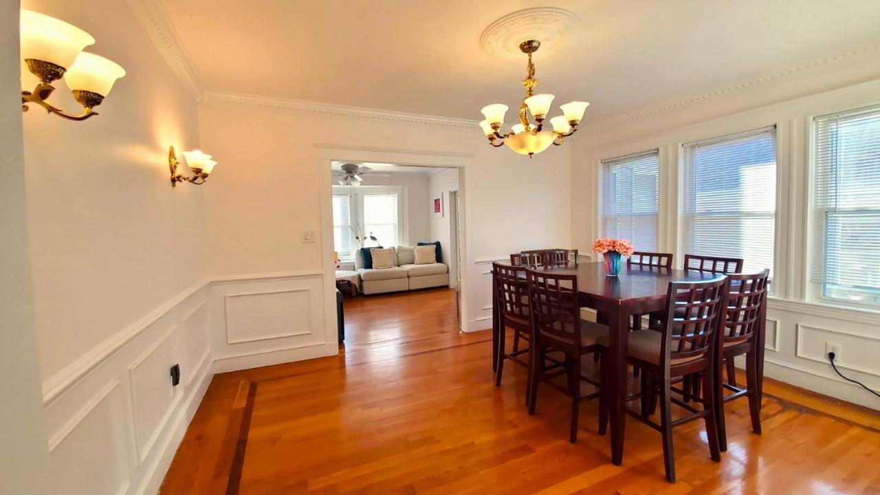 Near Train Station Gorgeous 3-Bedroom Apartment With Patios بوسطن المظهر الخارجي الصورة