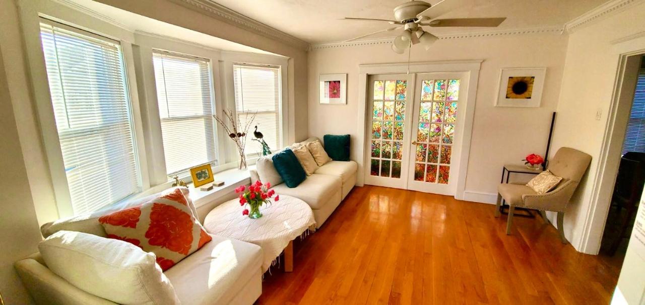 Near Train Station Gorgeous 3-Bedroom Apartment With Patios بوسطن المظهر الخارجي الصورة