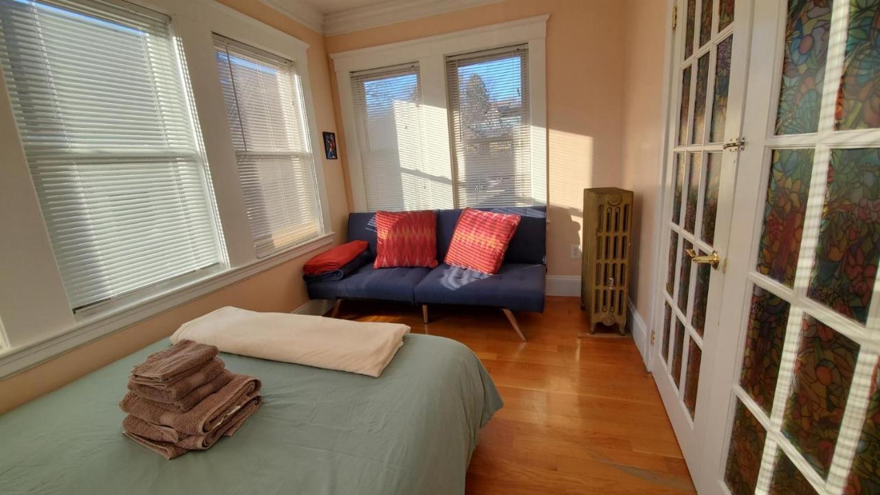 Near Train Station Gorgeous 3-Bedroom Apartment With Patios بوسطن المظهر الخارجي الصورة